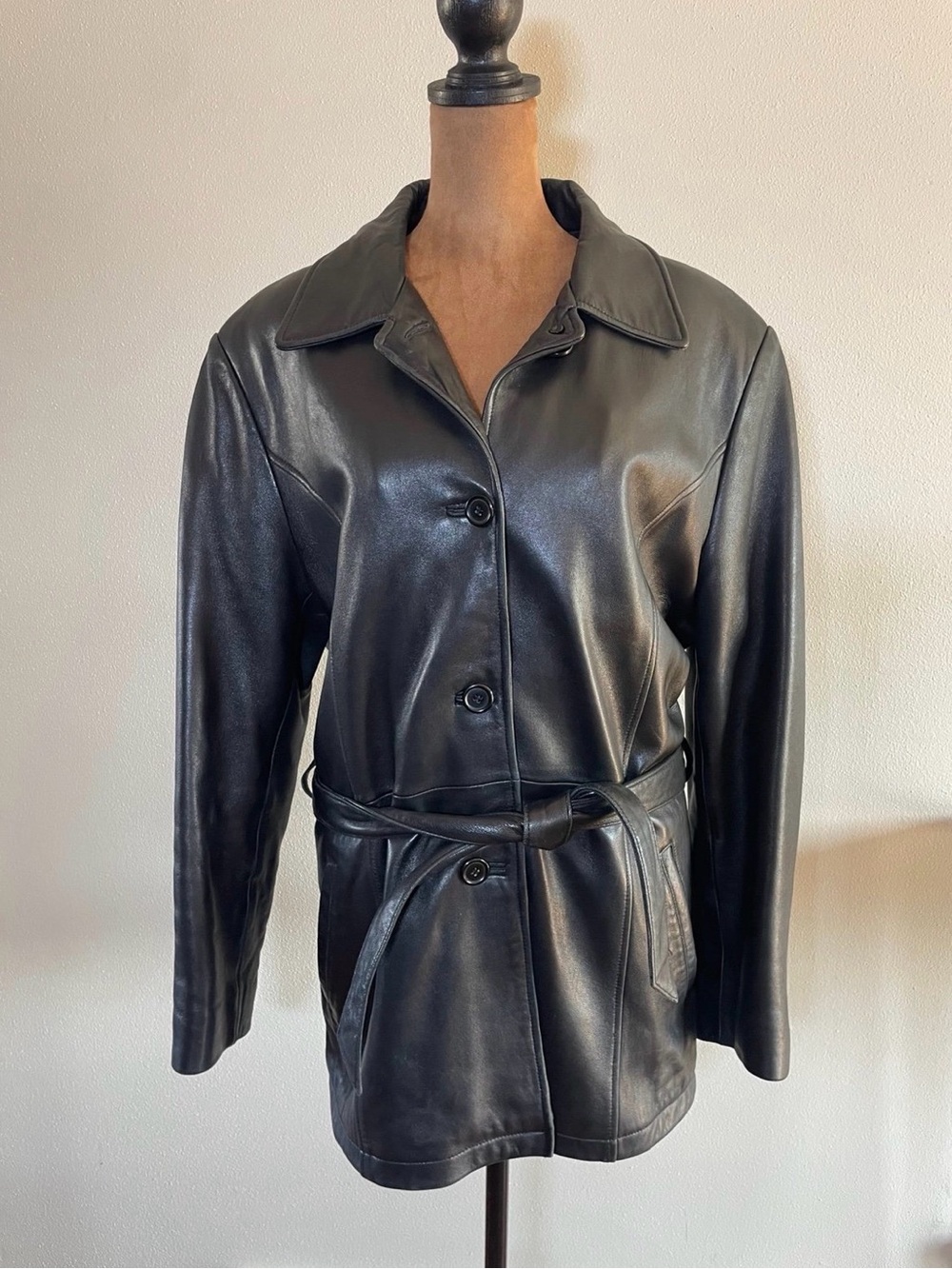 Vintage Reed black 100% genuine leather jacket with belt.